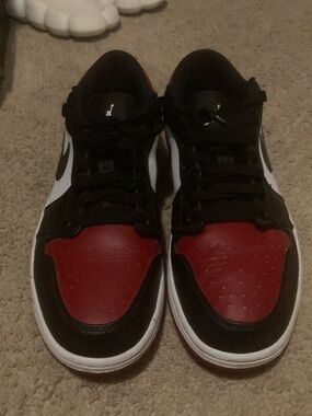 -Jordan Low-Top Sneakers in Black/Red/White-